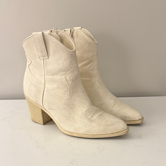 MIA Shoes - Women's MIA Monochromatic Cream Zip Up Ankle Cowboy Western Boots size 6